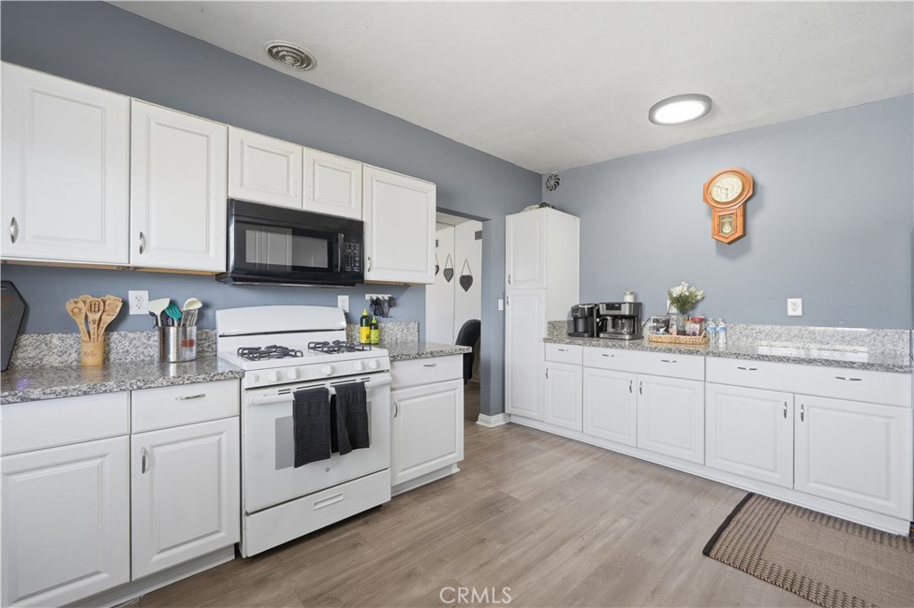6327 Linda Lee Drive Property Photo 11