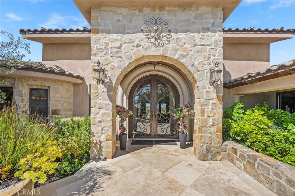 27050 Via Vanessa Property Photo 2