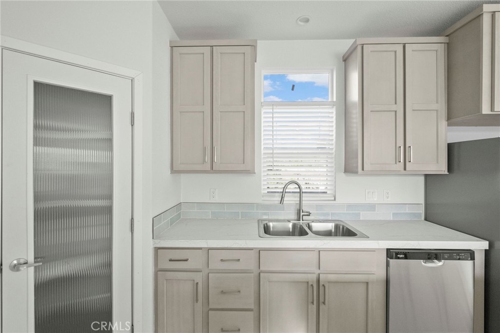 26610 Franklin Avenue Property Photo 13
