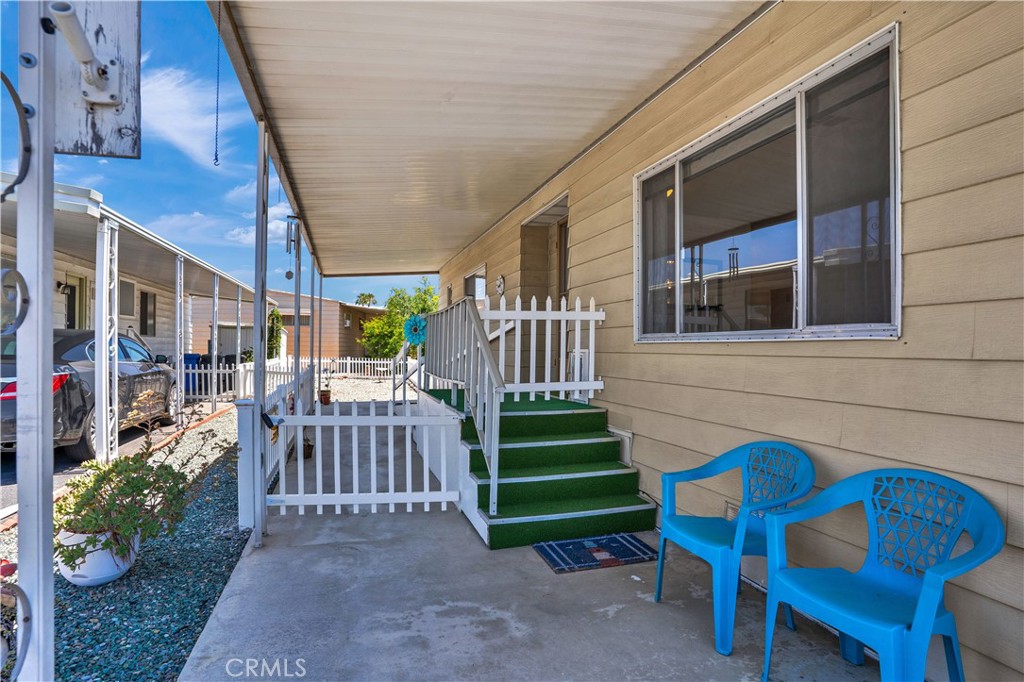 332 N Lyon Avenue 68 Property Photo 2