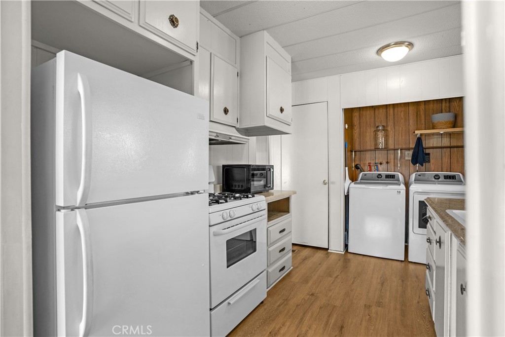 332 N Lyon Avenue 68 Property Photo 10