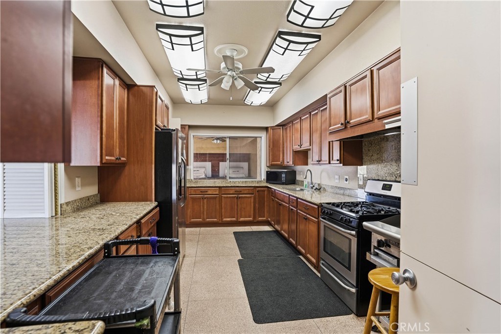 332 N Lyon Avenue 68 Property Photo 37