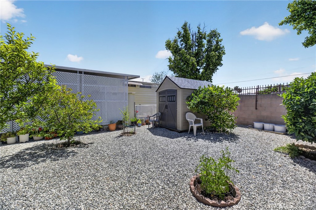 332 N Lyon 7 Property Photo 6