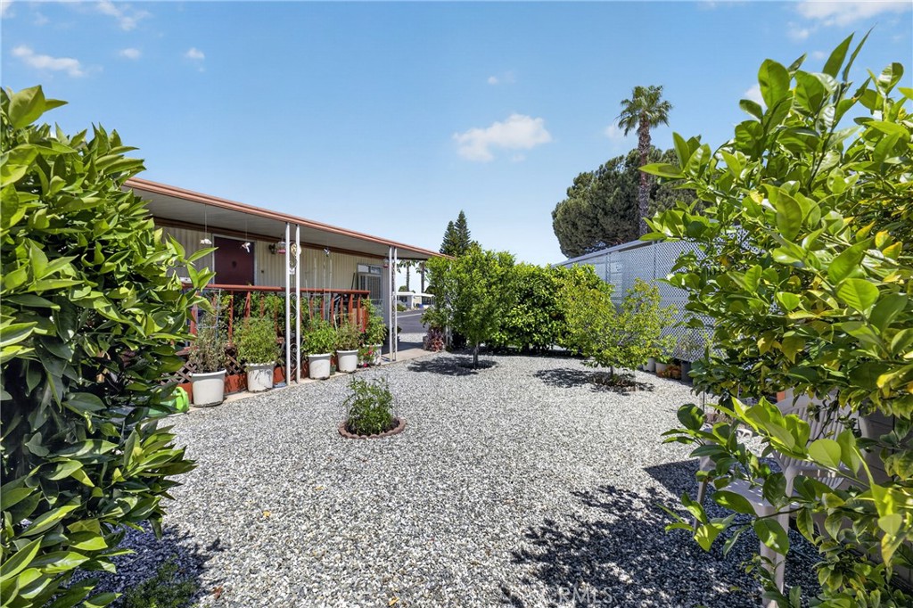 332 N Lyon 7 Property Photo 8