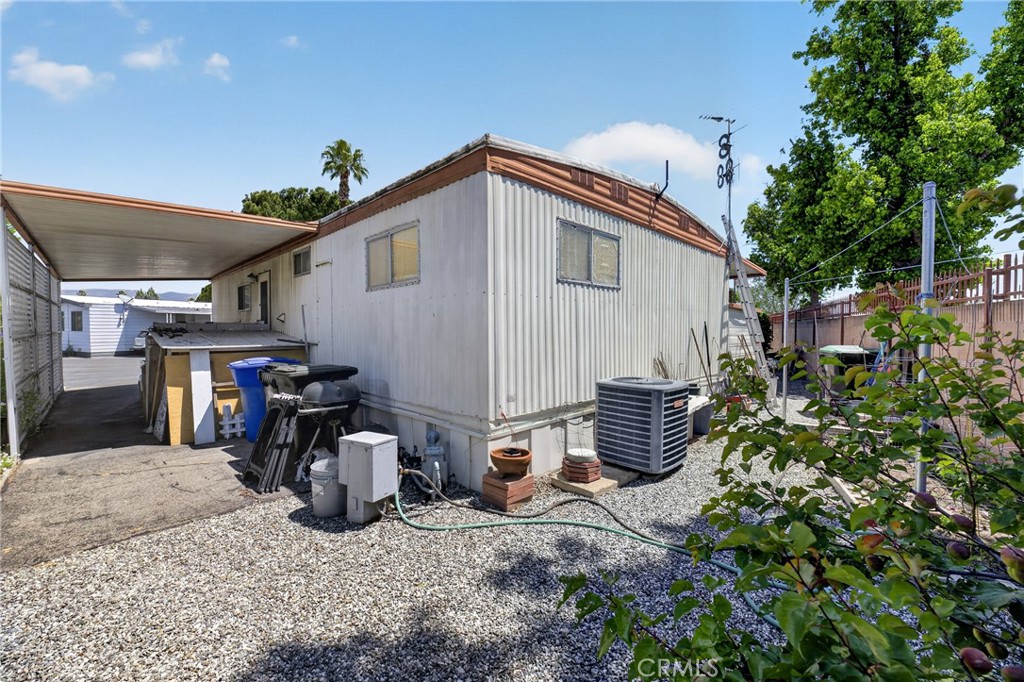 332 N Lyon 7 Property Photo 9