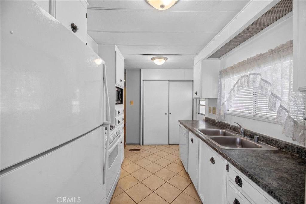 332 N Lyon 7 Property Photo 17