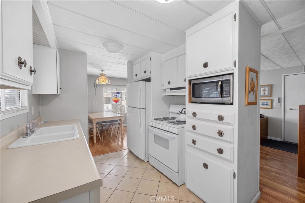 332 N Lyon 7 Property Photo 19