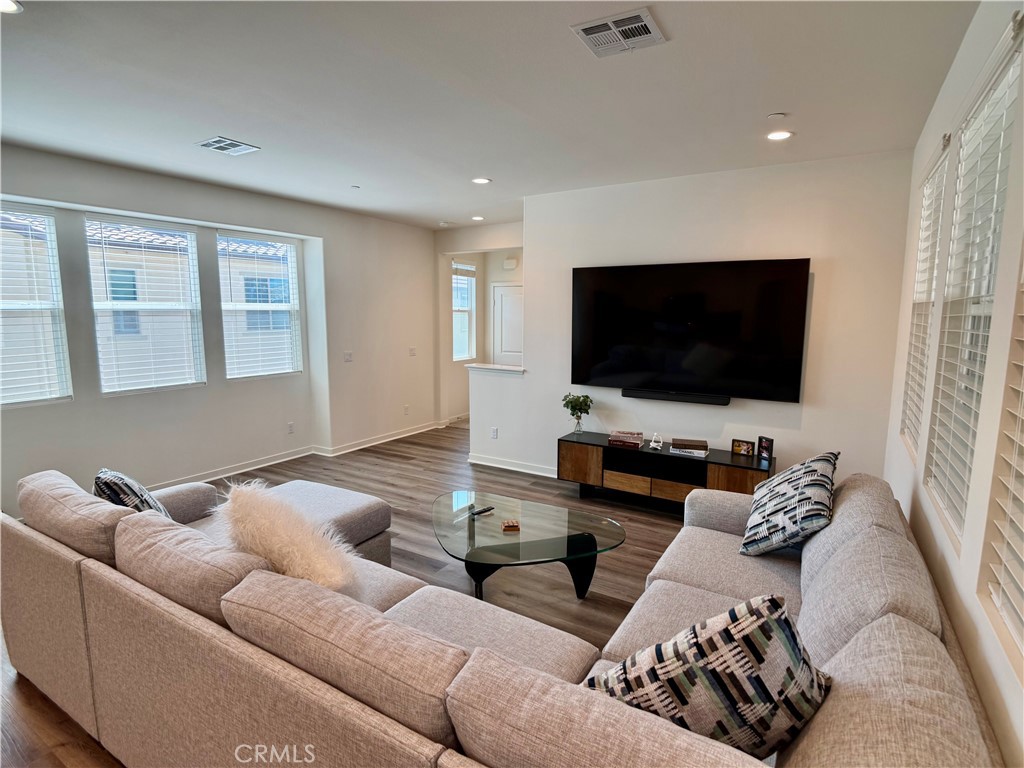16064 Jamie 8 Property Photo 3