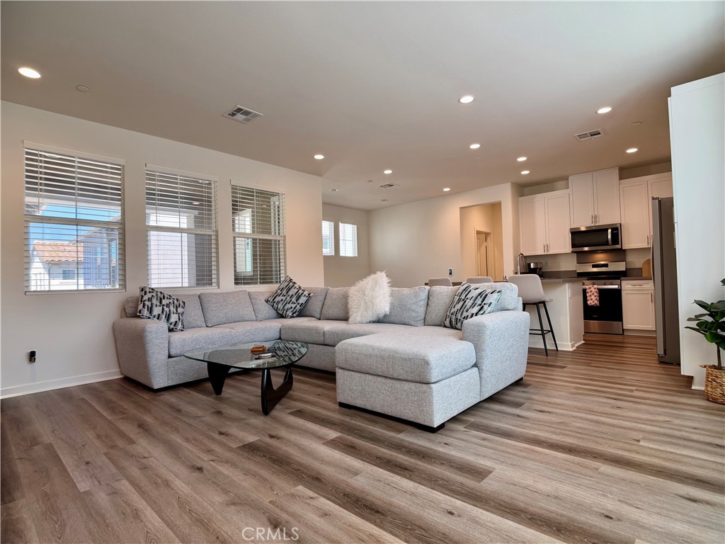16064 Jamie 8 Property Photo 4
