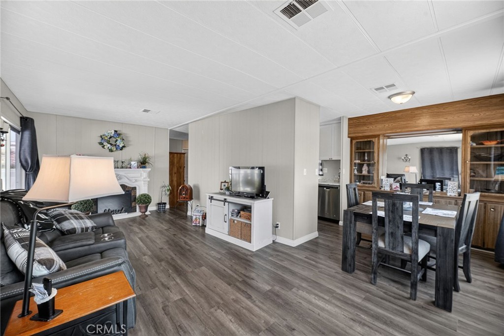38077 Via Del Largo Property Photo 1