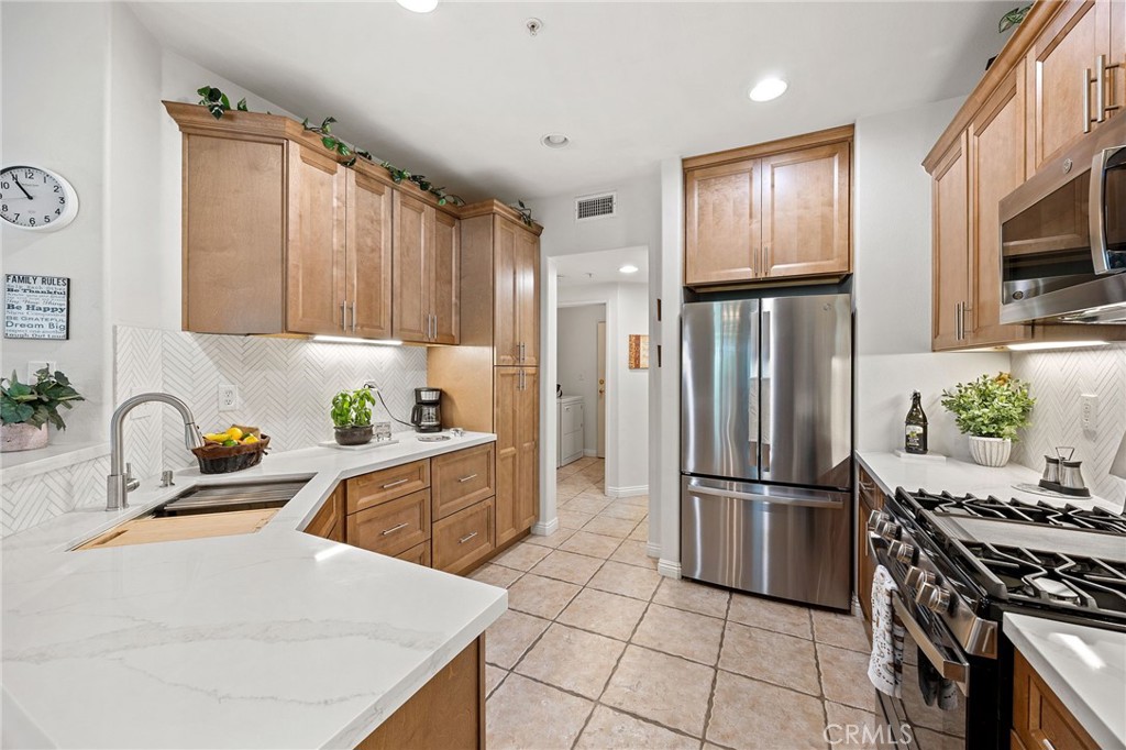 33433 Emerson Way B Property Photo 1