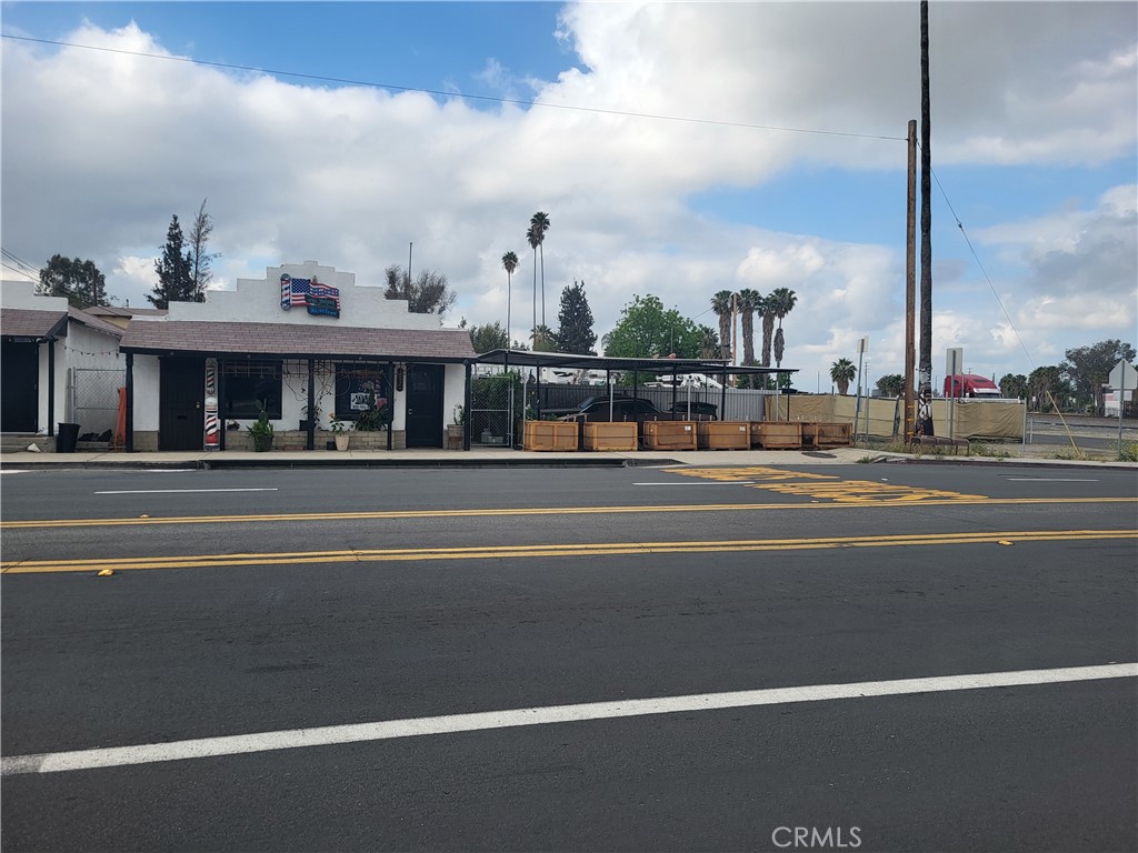 982 Center Property Photo 2