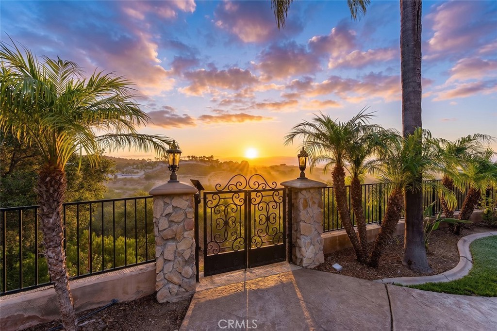 21128 Via Los Laureles Property Photo 4