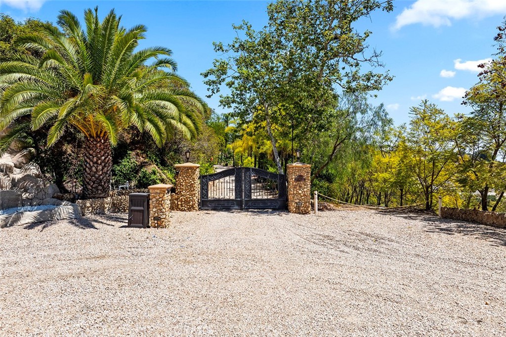 21128 Via Los Laureles Property Photo 11