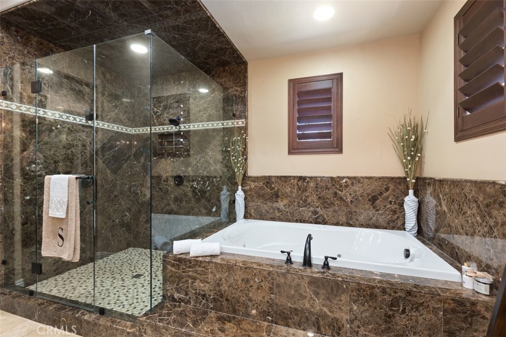 21128 Via Los Laureles Property Photo 23