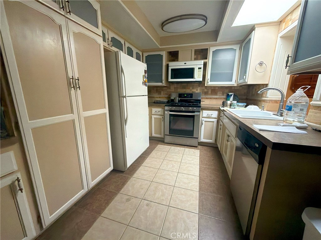 2410 El Toro Property Photo 3