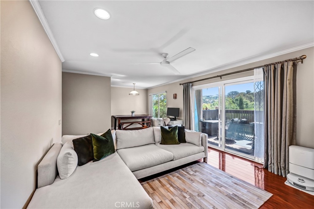 8640 Via Mallorca B Property Photo 6