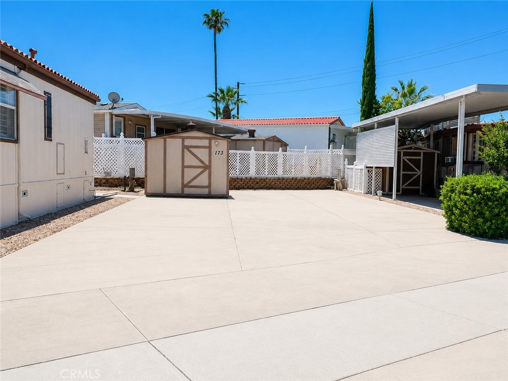 1295 S Cawston Avenue Property Photo 1