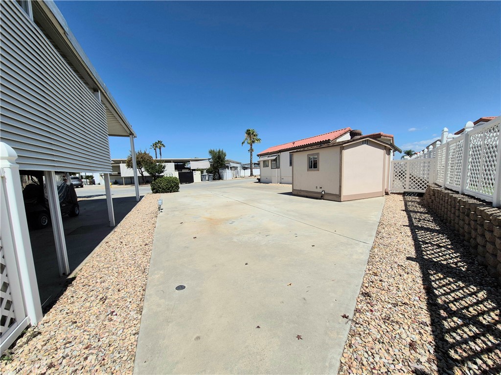 1295 S Cawston Avenue Property Photo 2