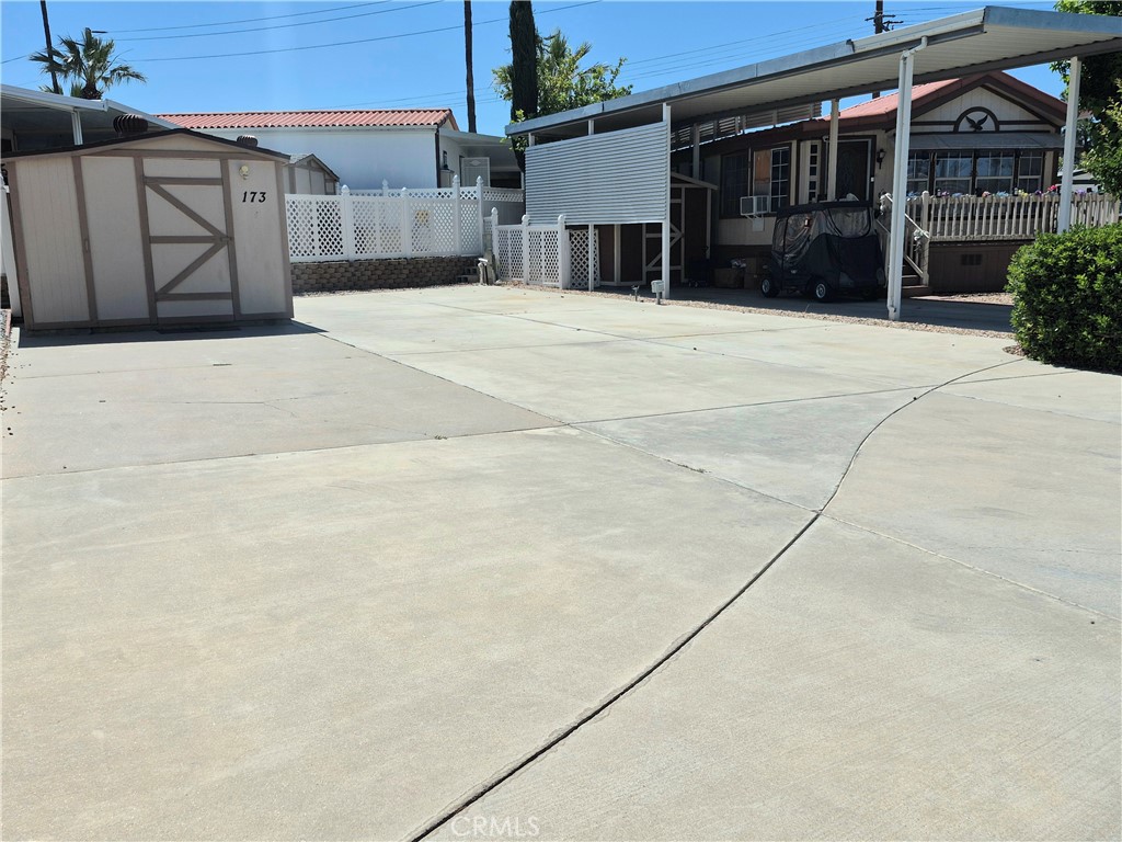 1295 S Cawston Avenue Property Photo 3