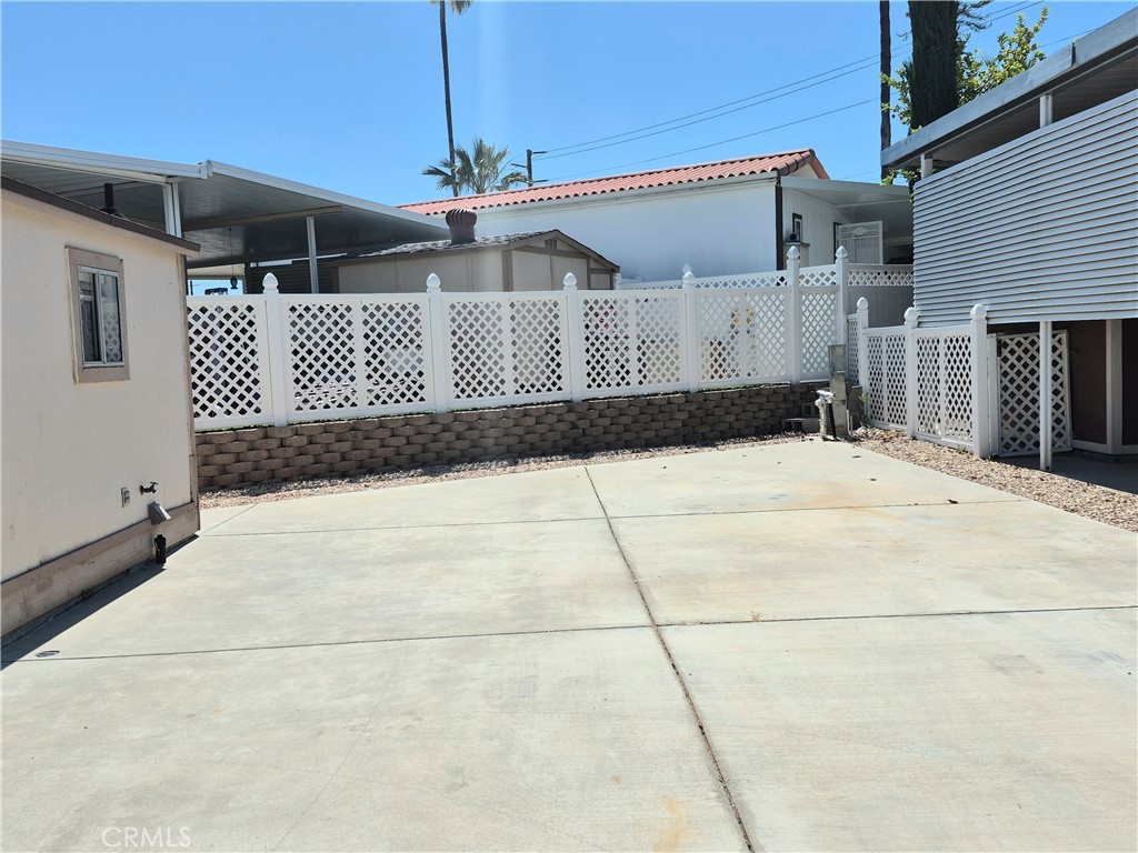 1295 S Cawston Avenue Property Photo 4