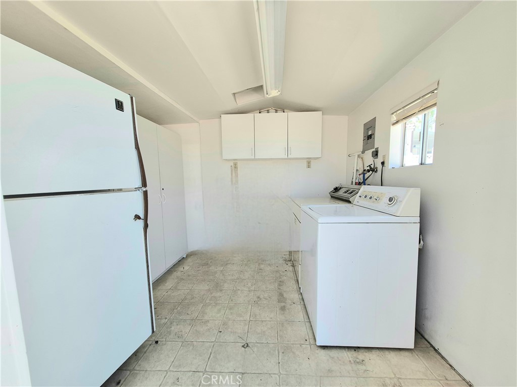 1295 S Cawston Avenue Property Photo 6