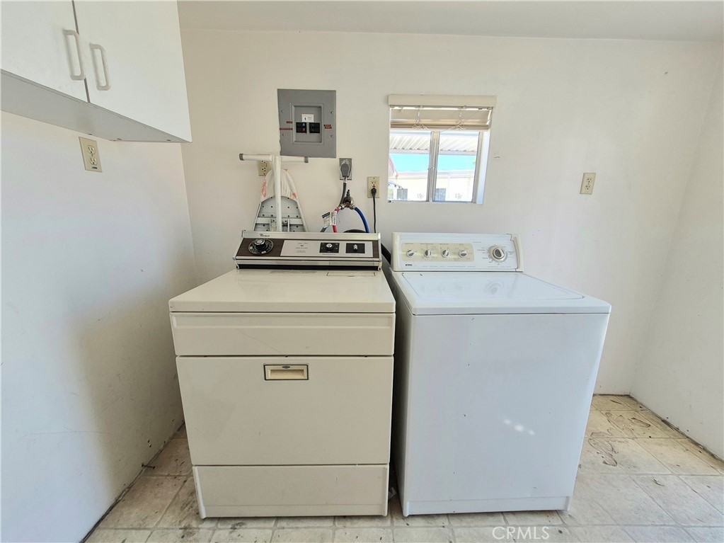 1295 S Cawston Avenue Property Photo 7