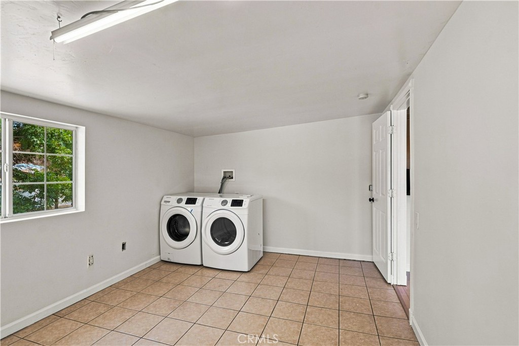 1340 E Fallbrook Street Property Photo 16