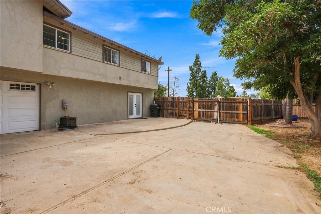 1340 E Fallbrook Street Property Photo 23
