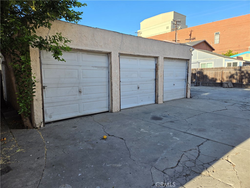 1914 Locust Property Photo 3
