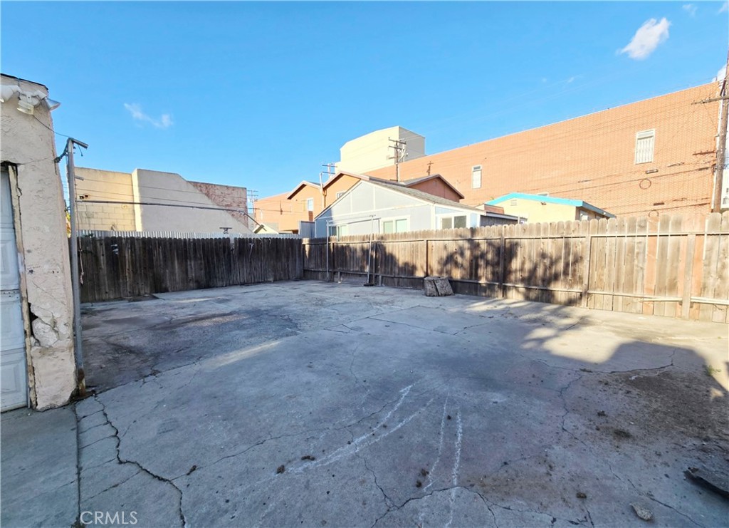 1914 Locust Property Photo 4
