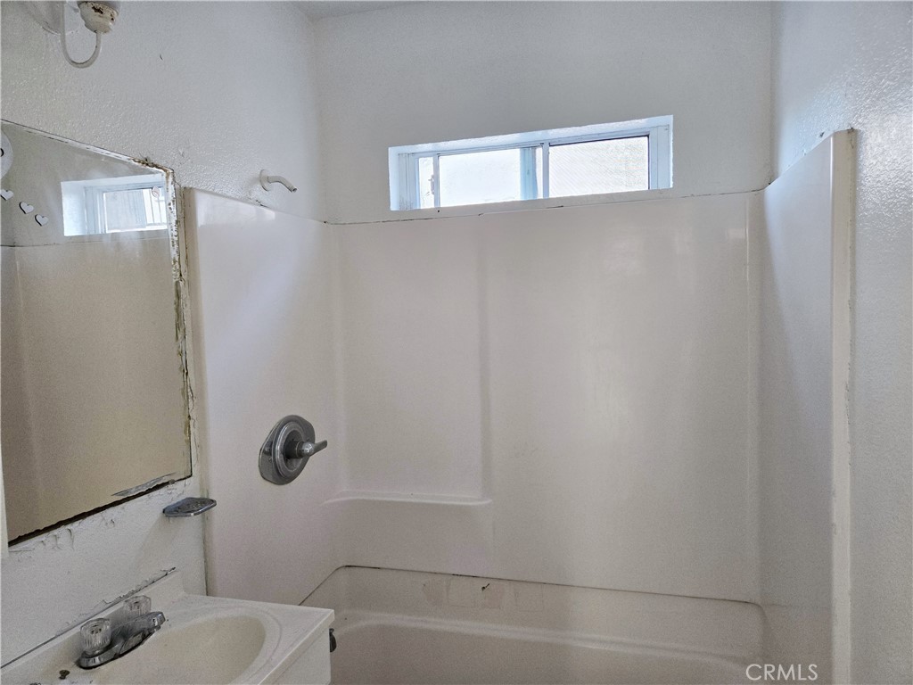 1914 Locust Property Photo 6