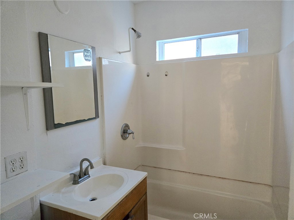 1914 Locust Property Photo 22