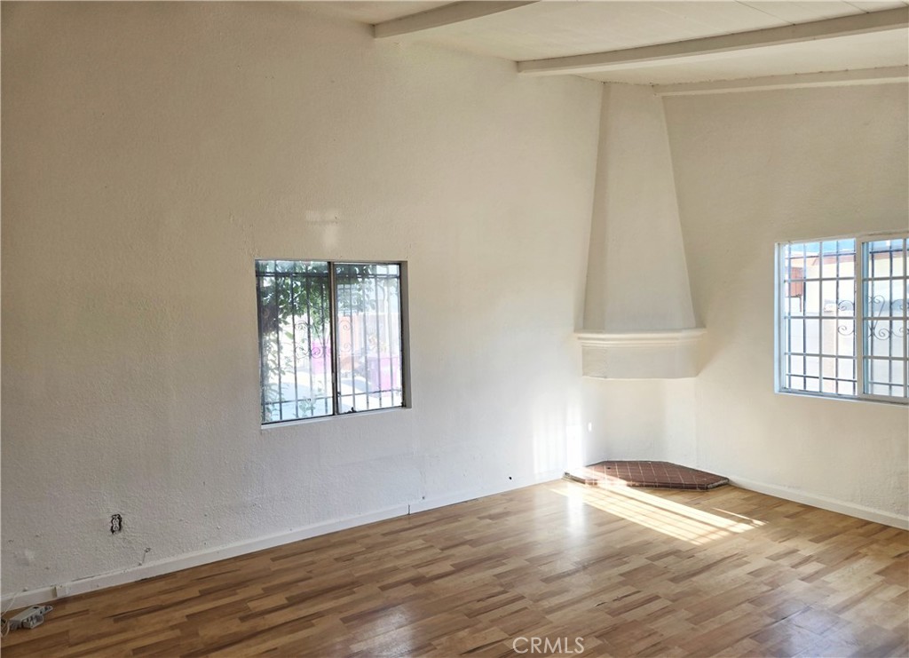 1914 Locust Property Photo 25