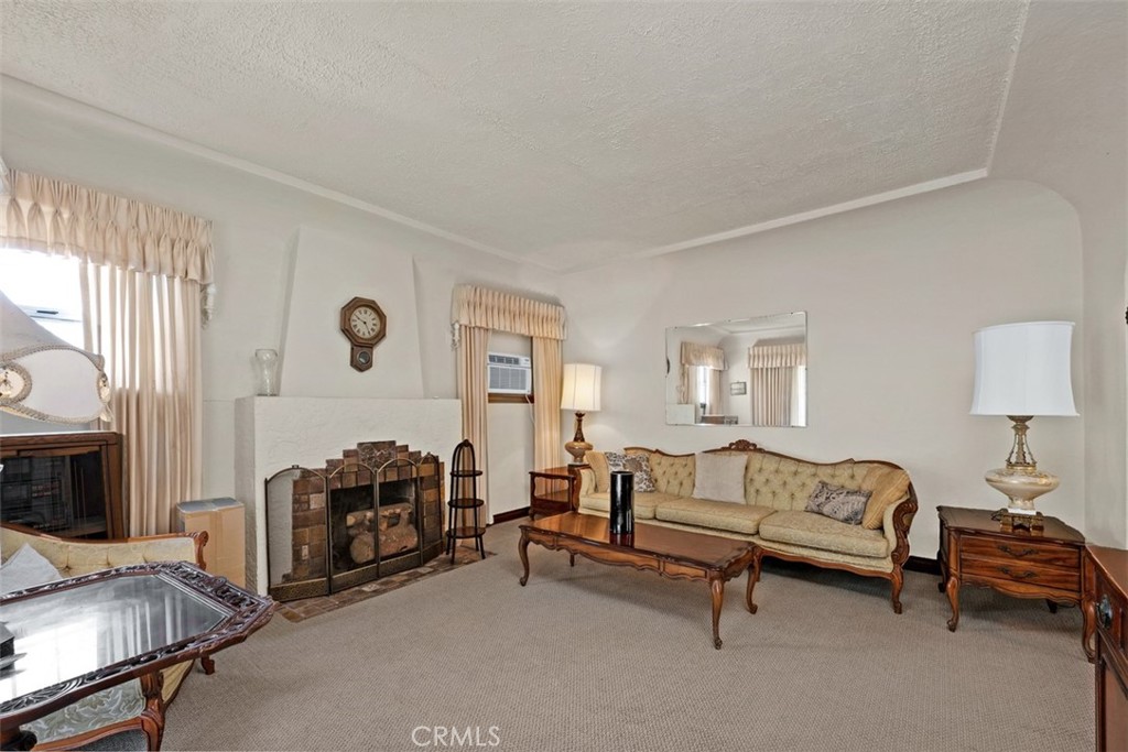 1847 W 68th Property Photo 4
