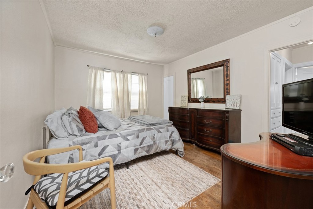 1847 W 68th Property Photo 7