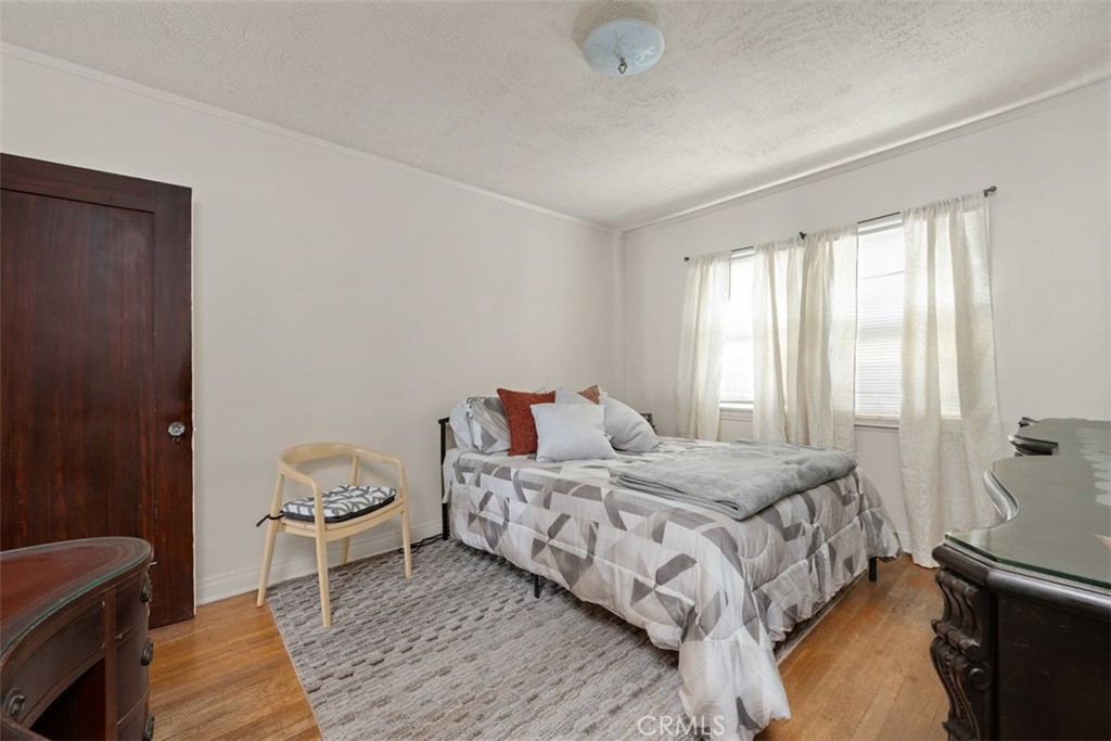 1847 W 68th Property Photo 8