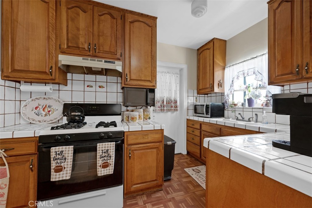 1847 W 68th Property Photo 11