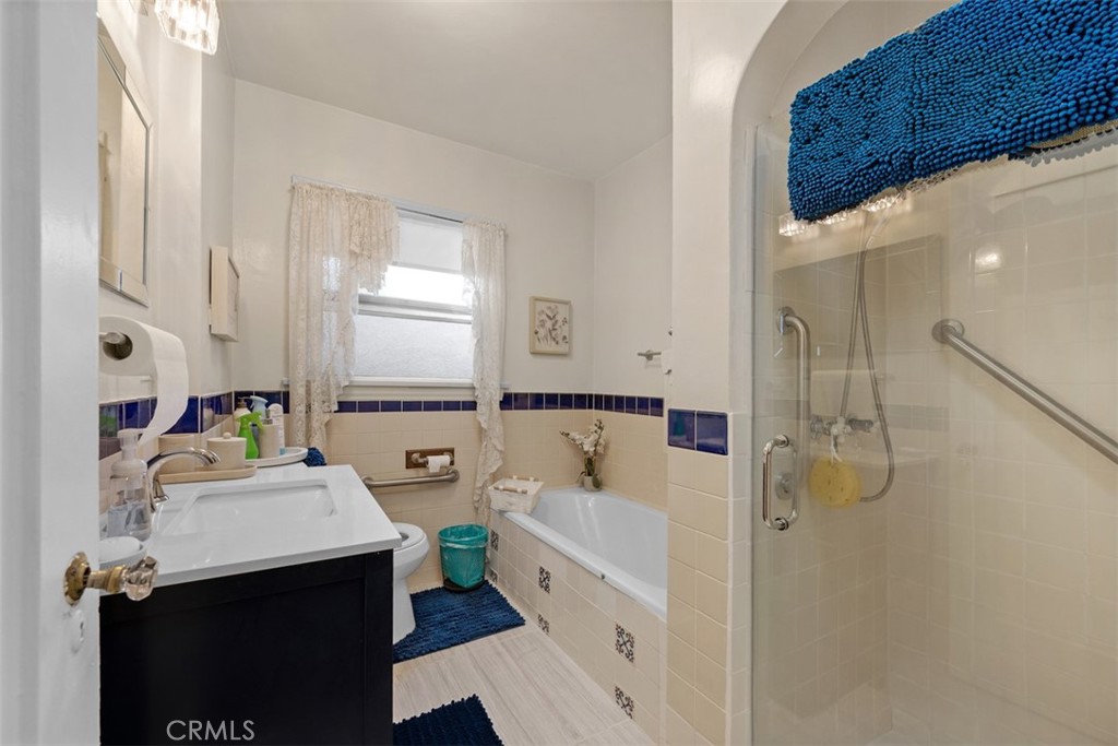 1847 W 68th Property Photo 13