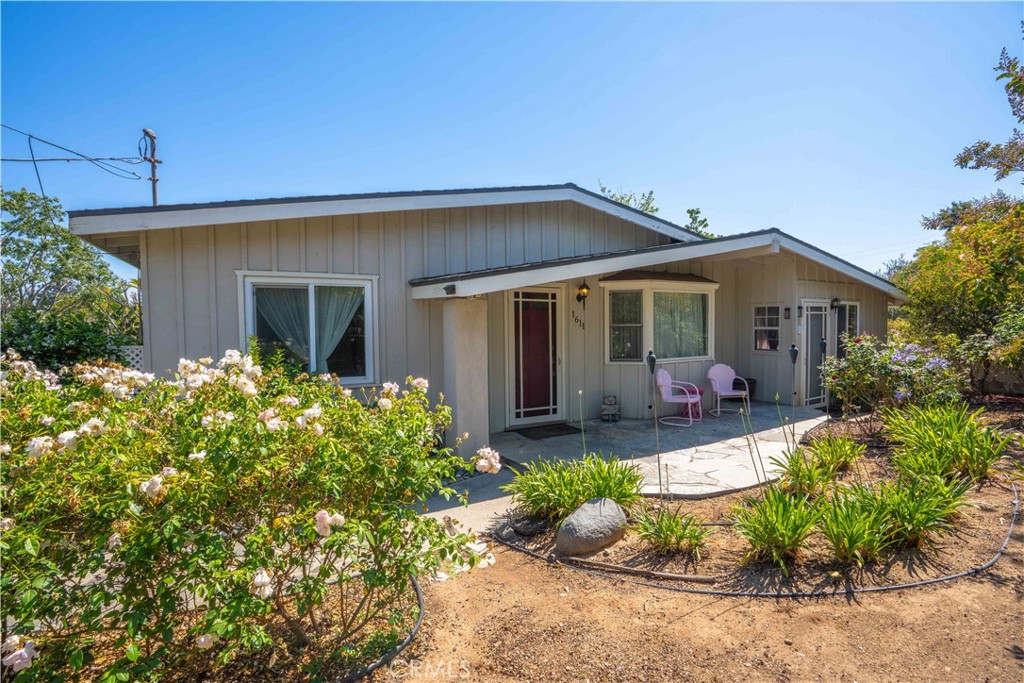 1611 Hillcrest Property Photo 1
