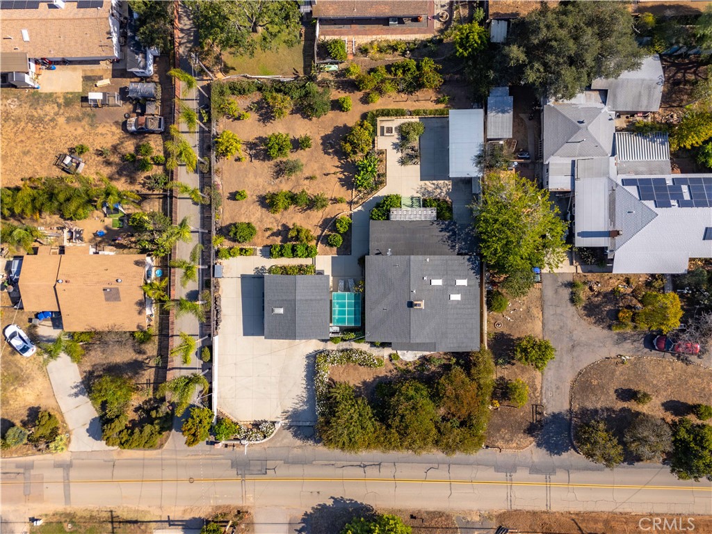 1611 Hillcrest Property Photo 3