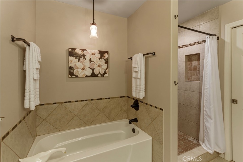 1611 Hillcrest Property Photo 33
