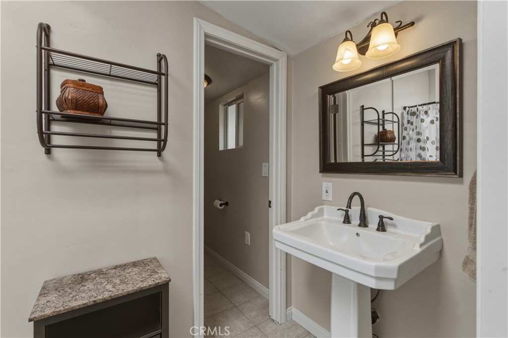 1611 Hillcrest Property Photo 37