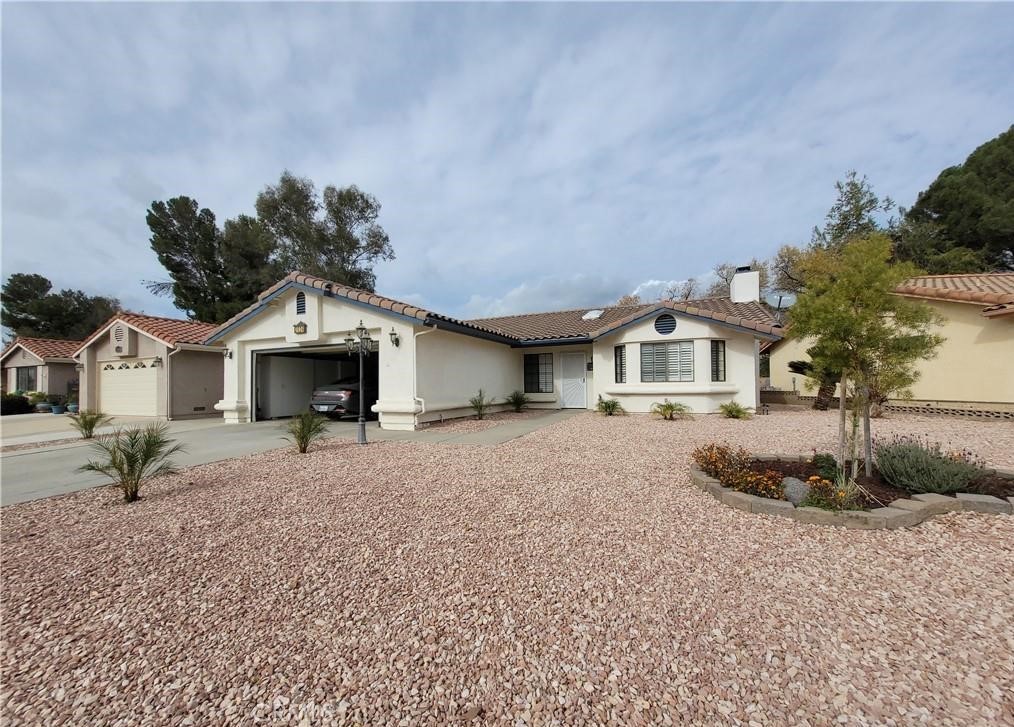 2624 Beech Tree Property Photo 2