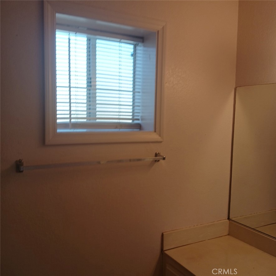 2439 West Acacia Avenue Property Photo 9