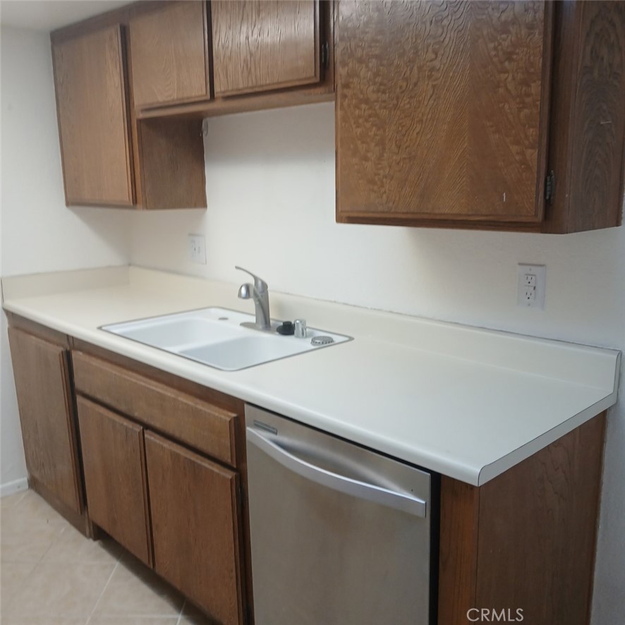 2439 West Acacia Avenue Property Photo 14