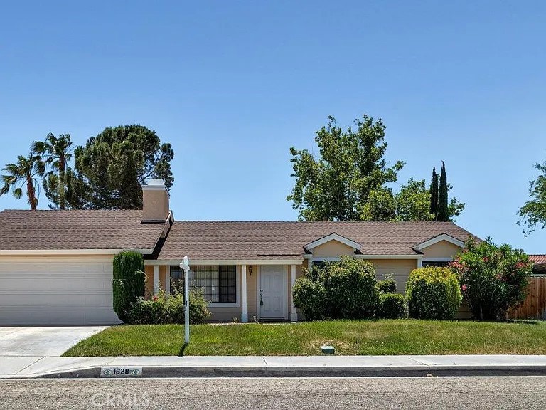 1628 W Avenue K11 Property Photo 1