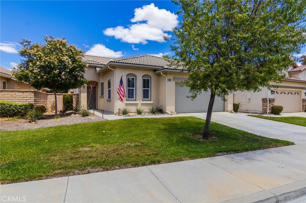 27972 Whisperwood Property Photo 3