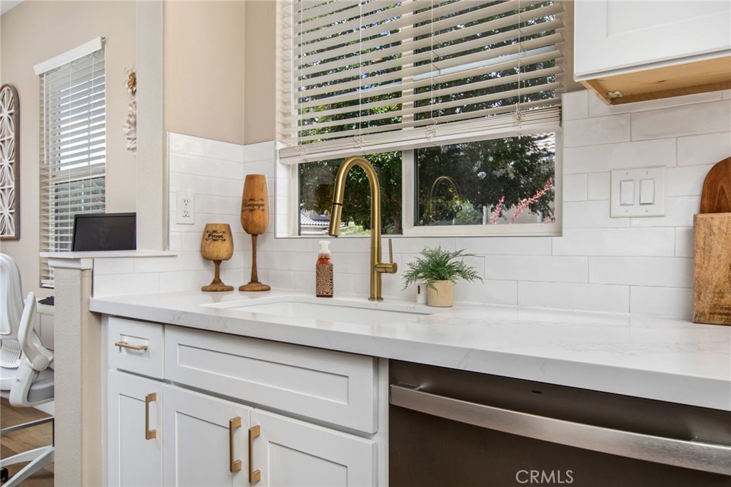 27972 Whisperwood Property Photo 10