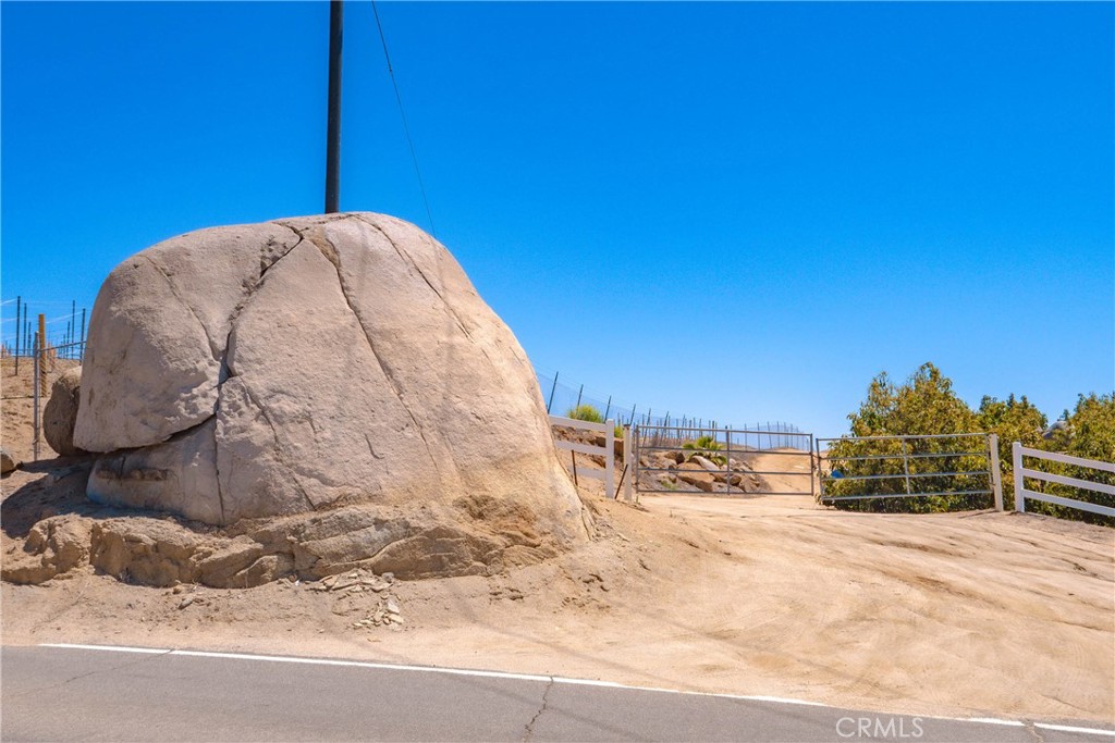 2526 Camaron Property Photo 1
